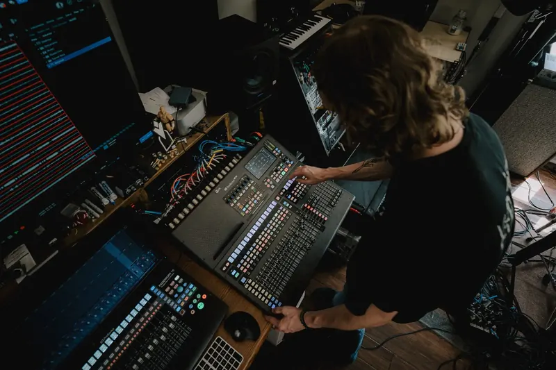 Engineer mixing on SE 24