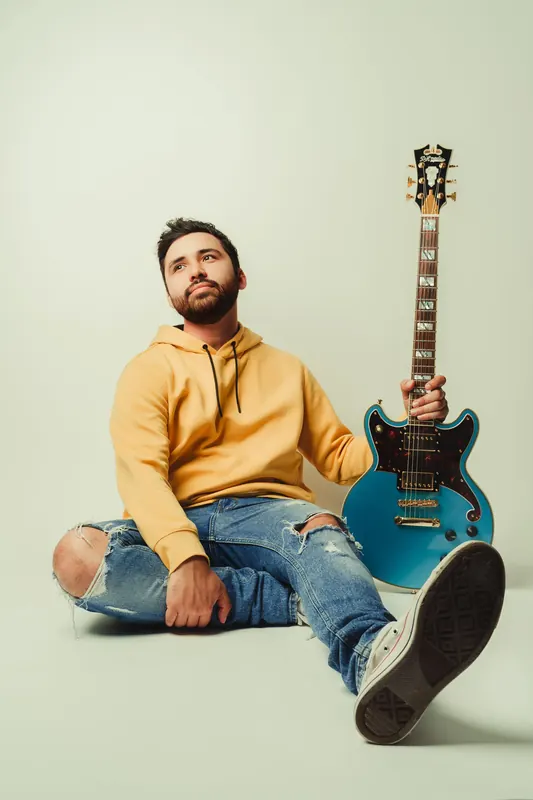 Lifestyle portrait of musician Roland Bennet in natural light